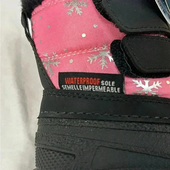 NWT -  winter boots. Size 6 - Picture 3 of 9